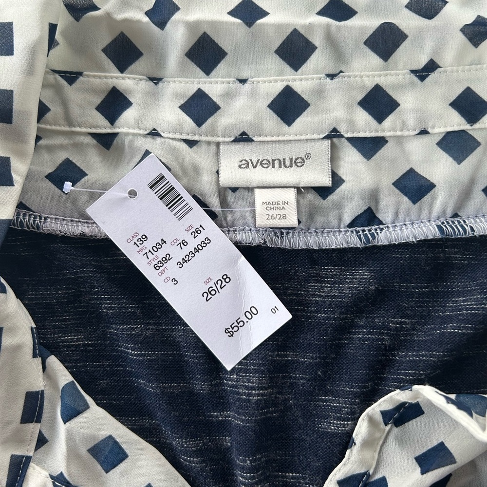 NWT!Avenue Navy & White Preppy Shirt collar, side ties Blouse Size 3X - Picture 7 of 9